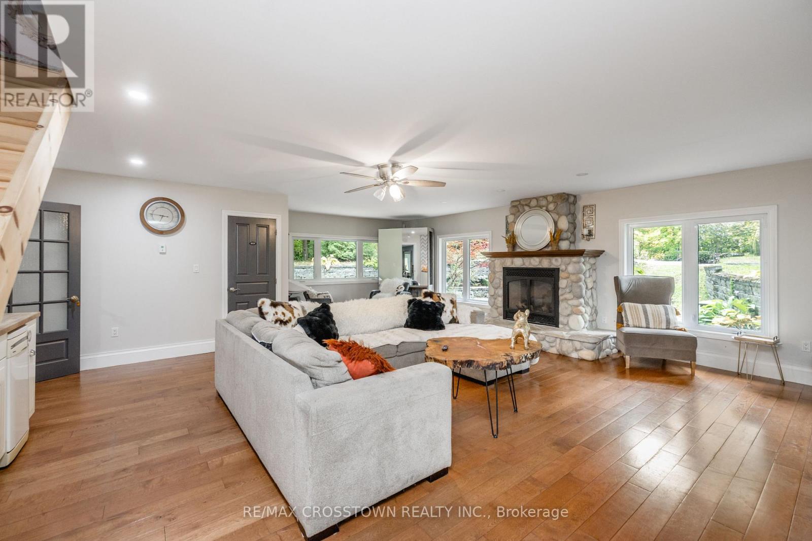 4454 Rosalyn Drive Property Photo 17