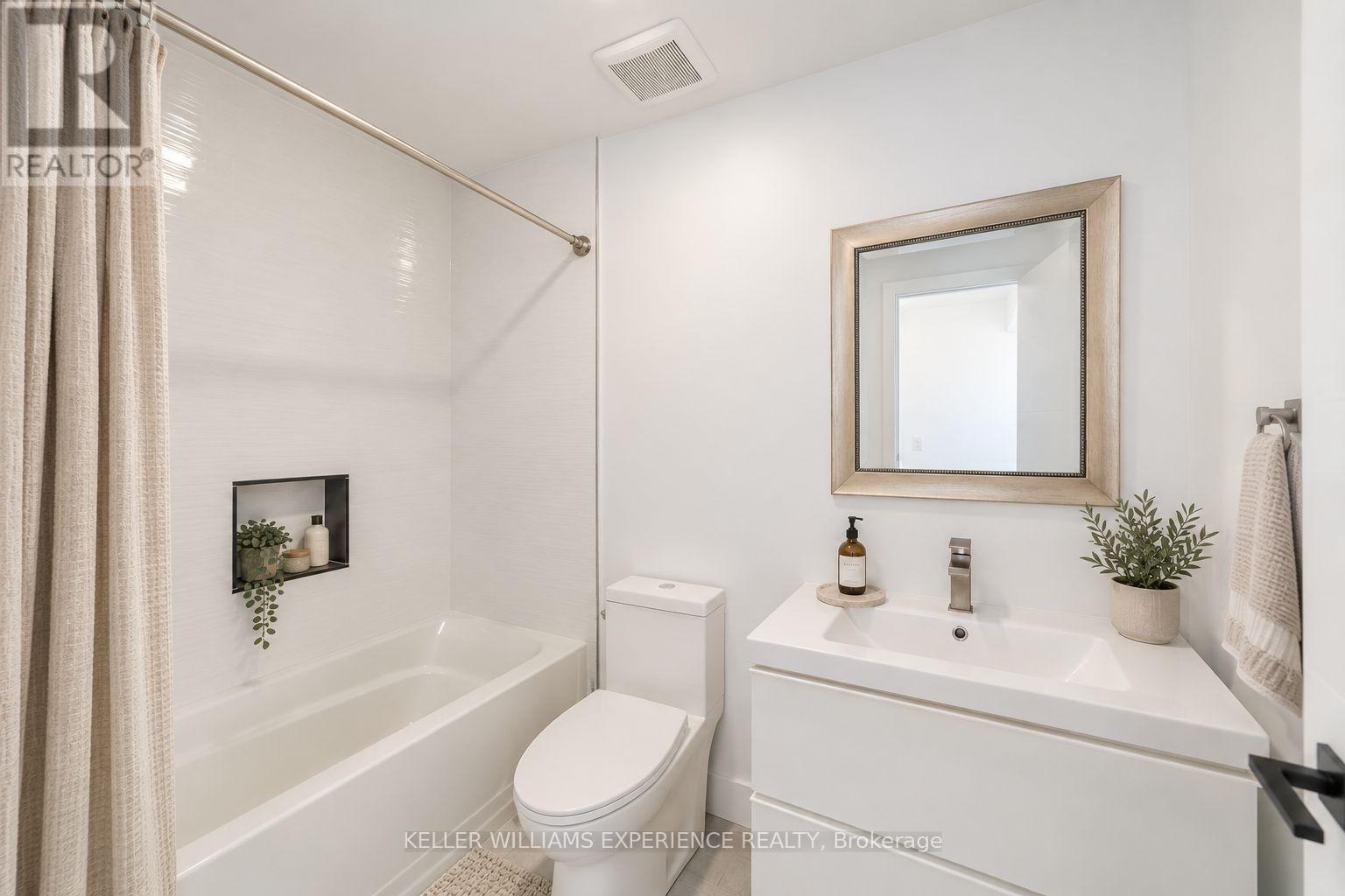 1055 Henry Street Property Photo 9