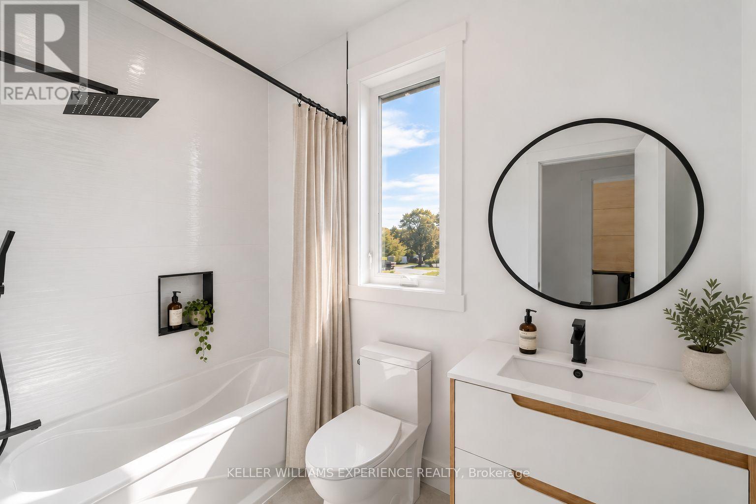 1055 Henry Street Property Photo 12