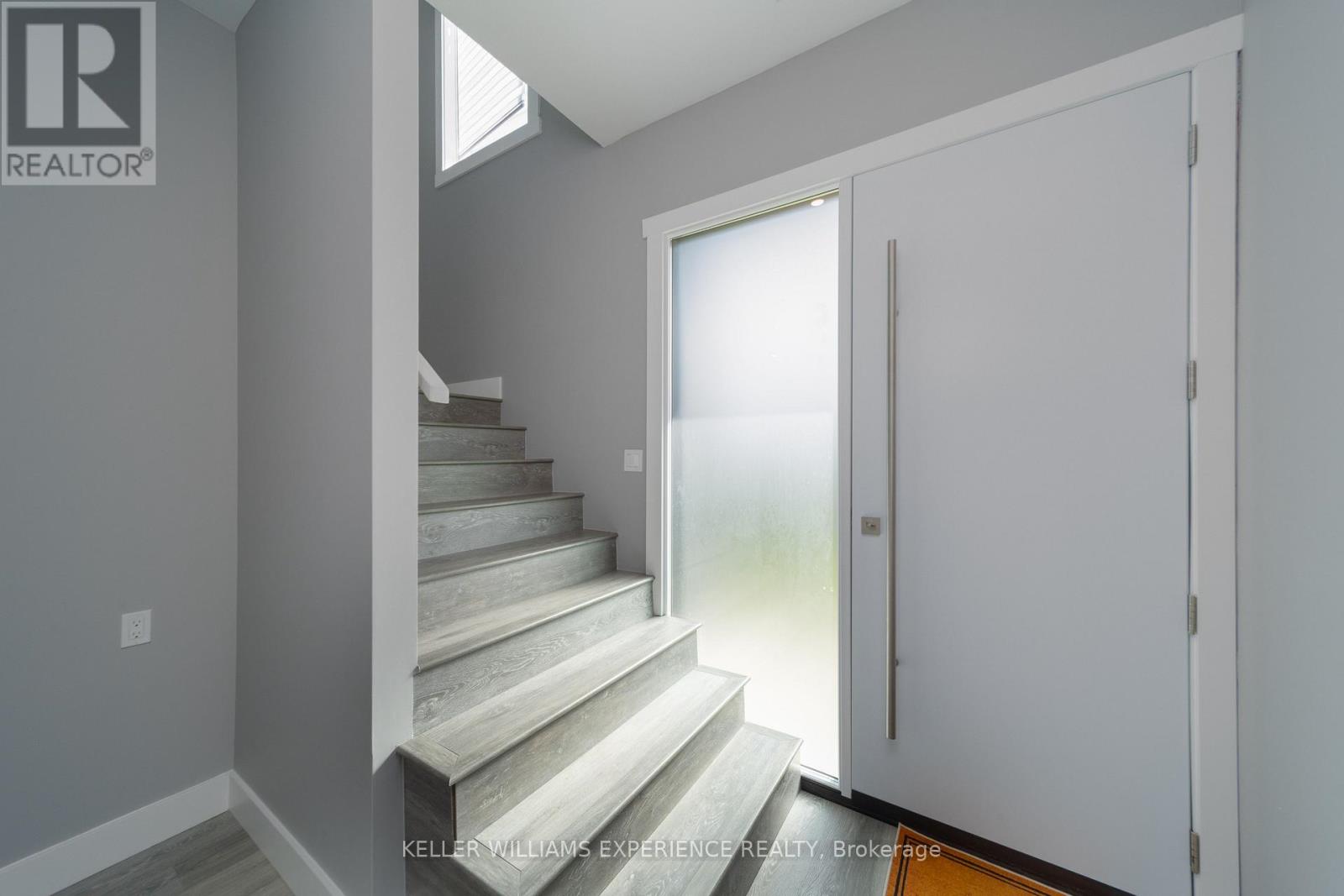 1055 Henry Street Property Photo 14