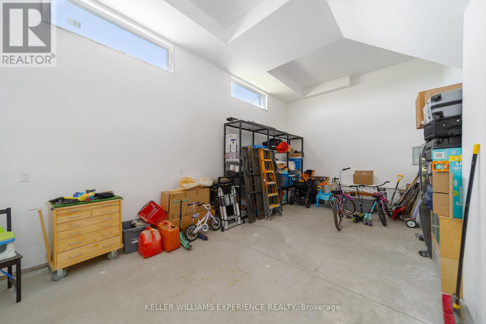 1055 Henry Street Property Photo 23