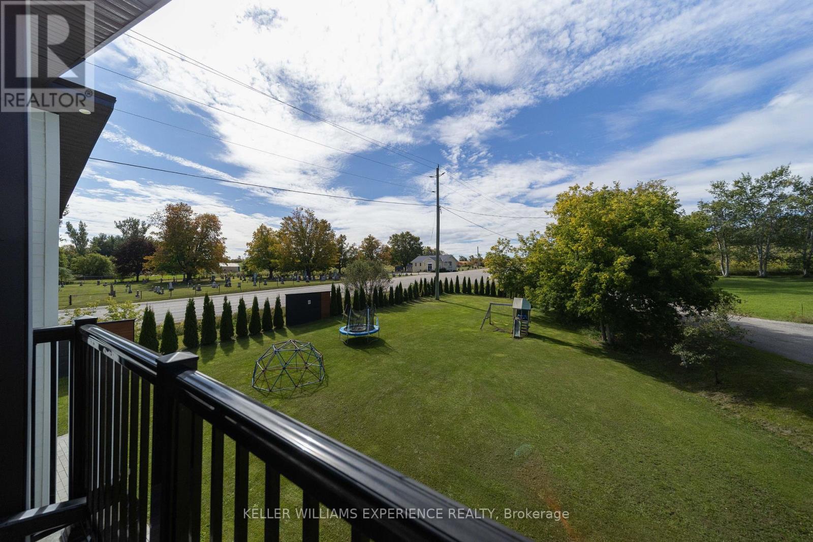 1055 Henry Street Property Photo 24