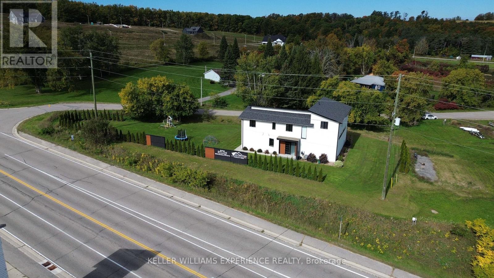1055 Henry Street Property Photo 28