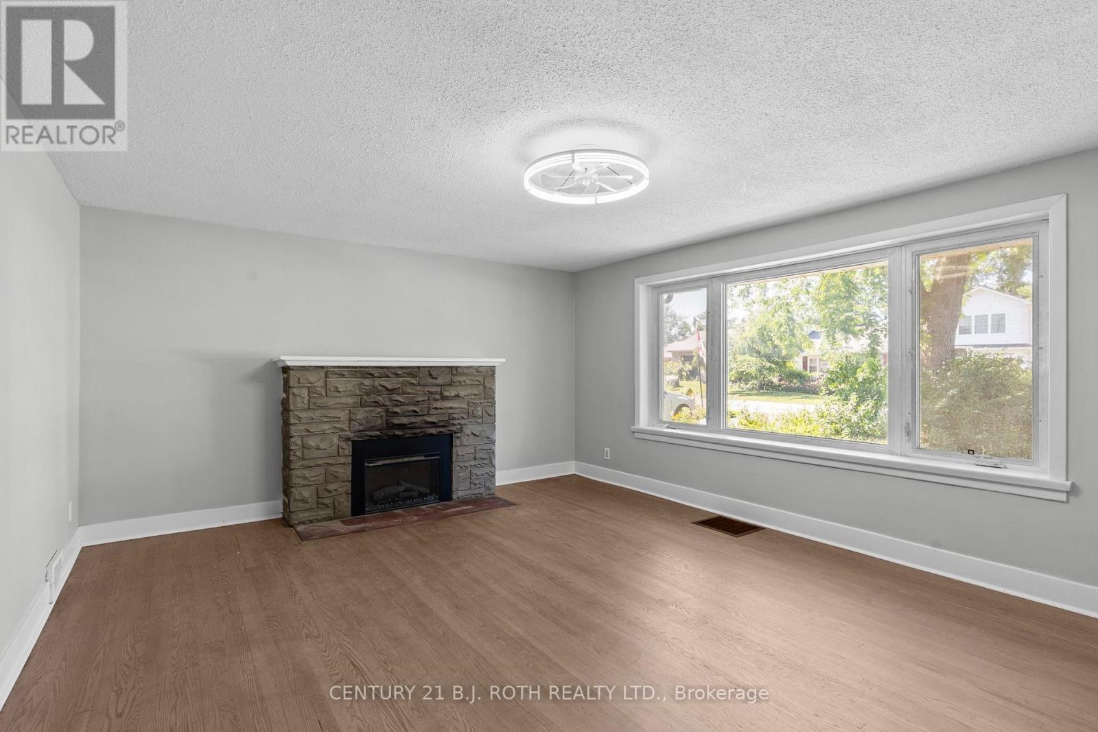 323 Crawford Street Property Photo 3
