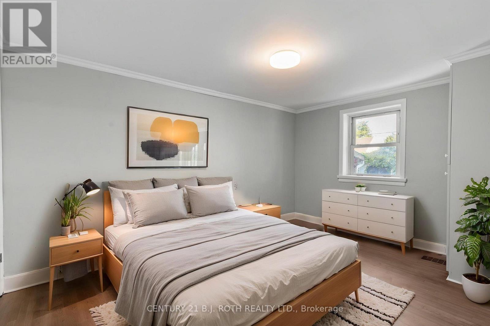 323 Crawford Street Property Photo 6