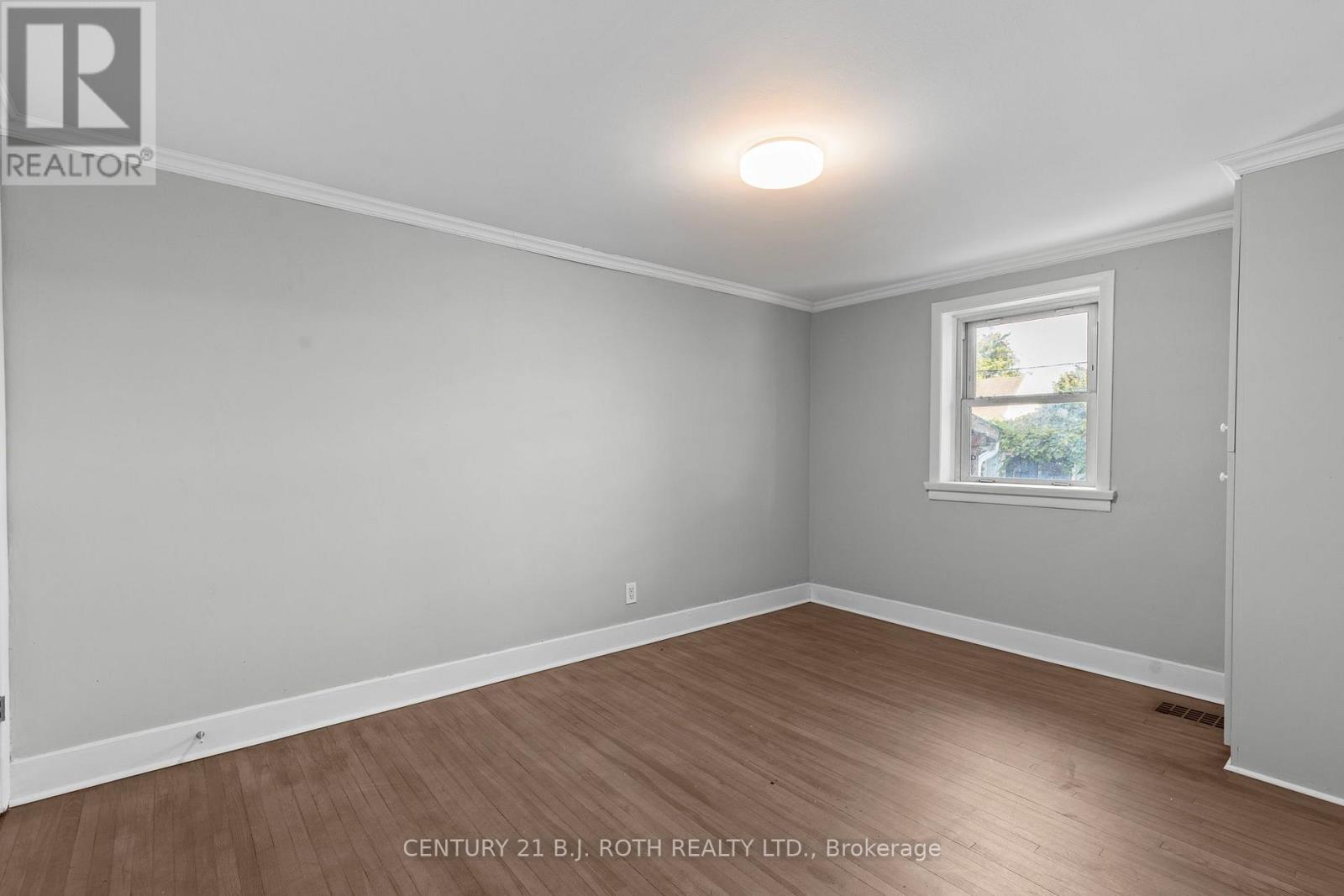 323 Crawford Street Property Photo 7