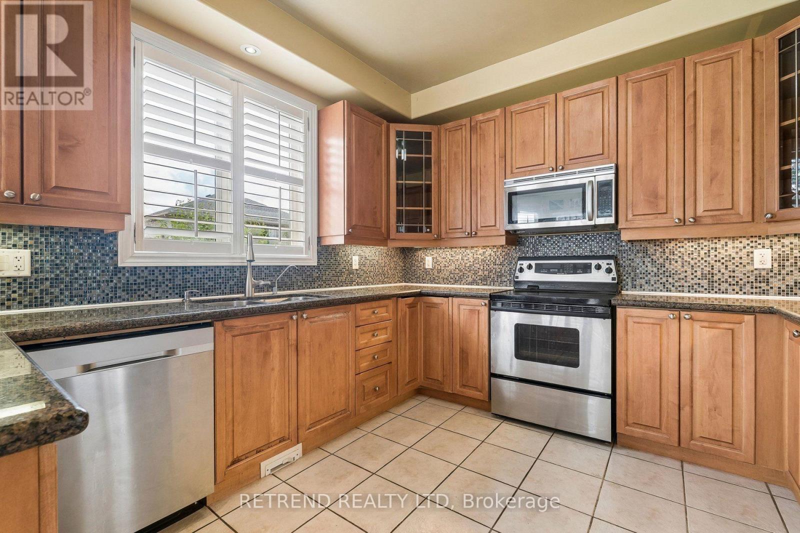 36 Sandringham Drive Property Photo 12