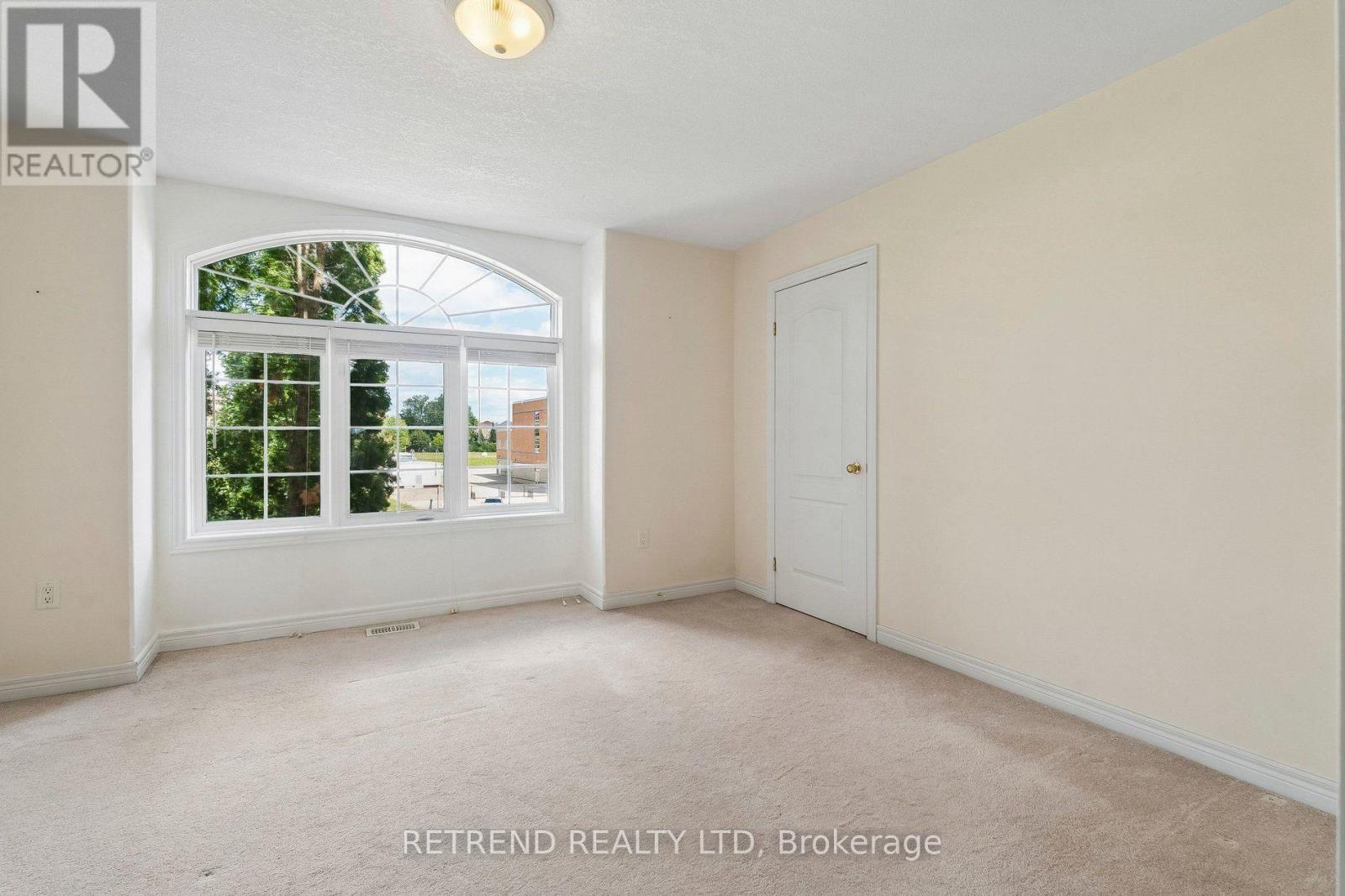 36 Sandringham Drive Property Photo 27