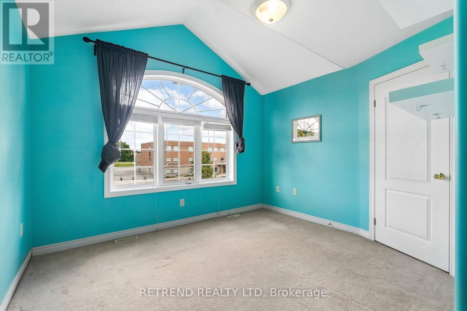 36 Sandringham Drive Property Photo 28