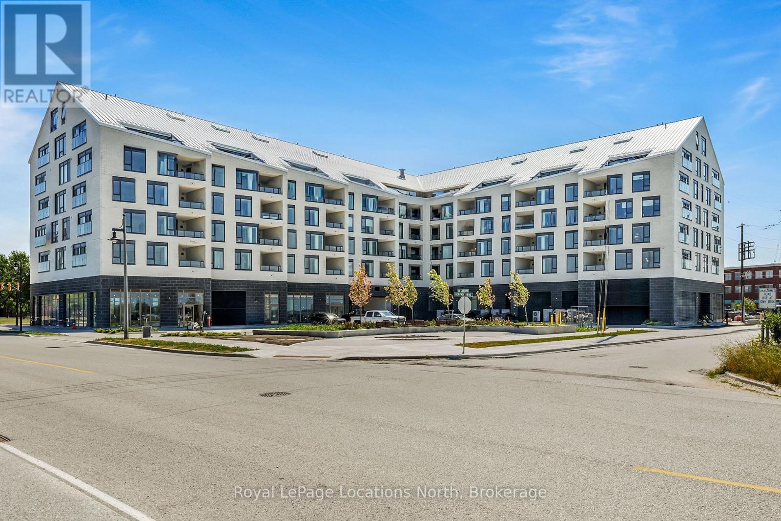 609 - 31 Huron Street Property Photo 2
