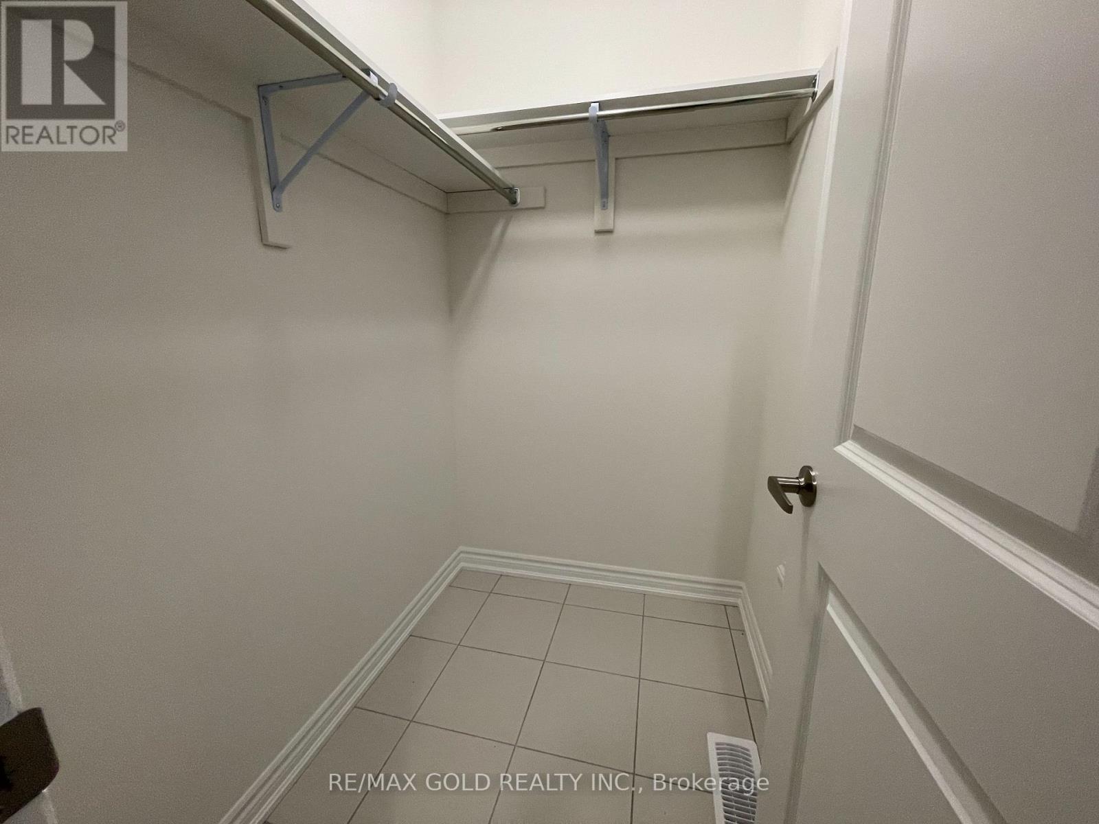 21 Sanford Circle Property Photo 3
