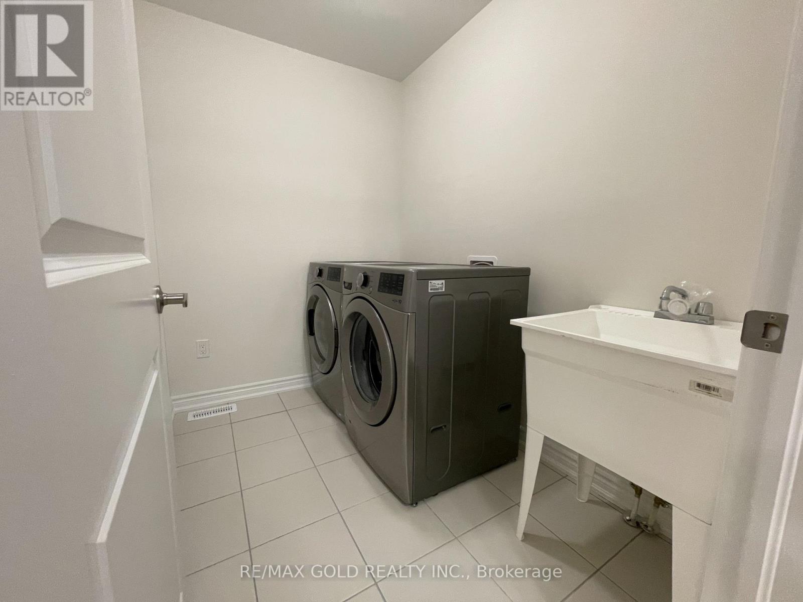 21 Sanford Circle Property Photo 11