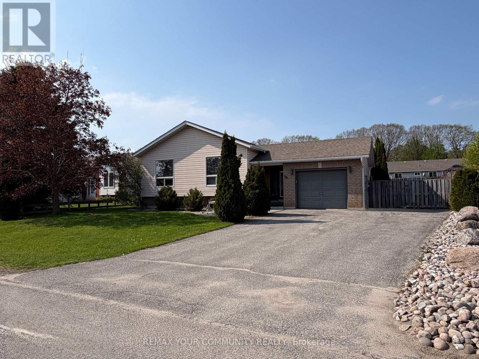 86 Oxley Drive Property Photo 1