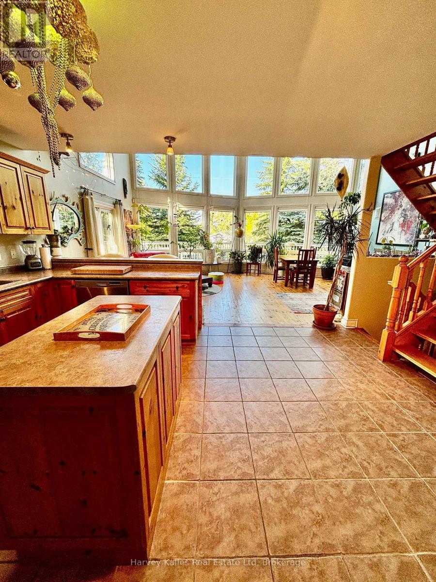61 Constance Boulevard N Property Photo 6
