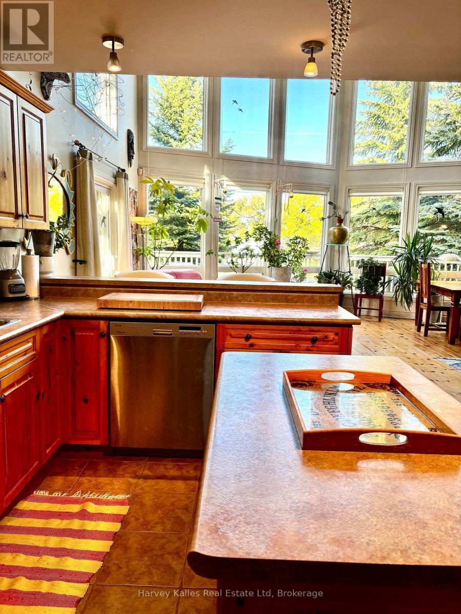 61 Constance Boulevard N Property Photo 7