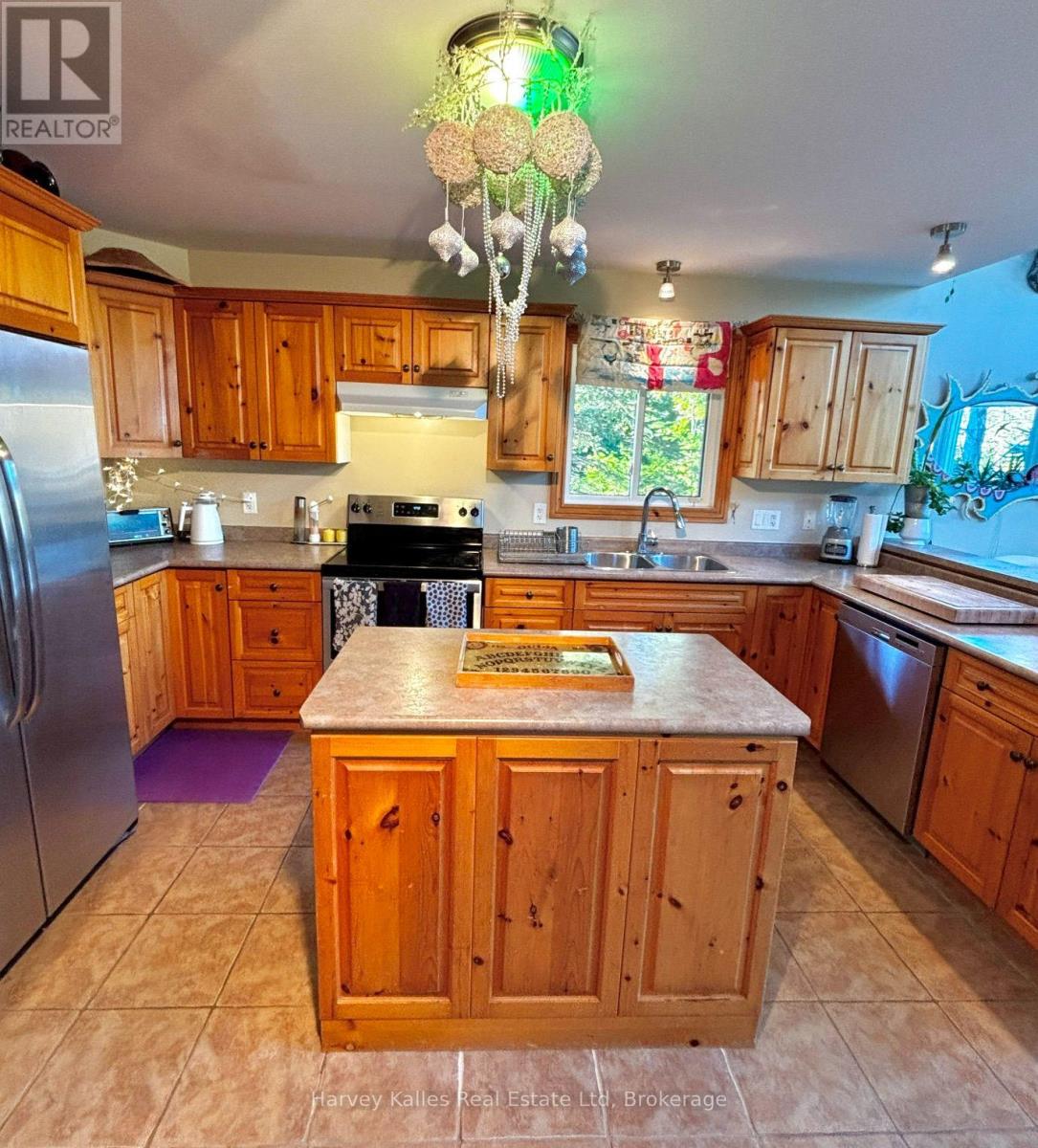 61 Constance Boulevard N Property Photo 8