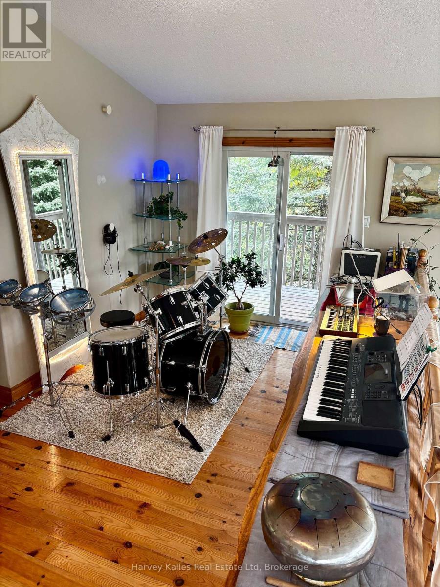 61 Constance Boulevard N Property Photo 11