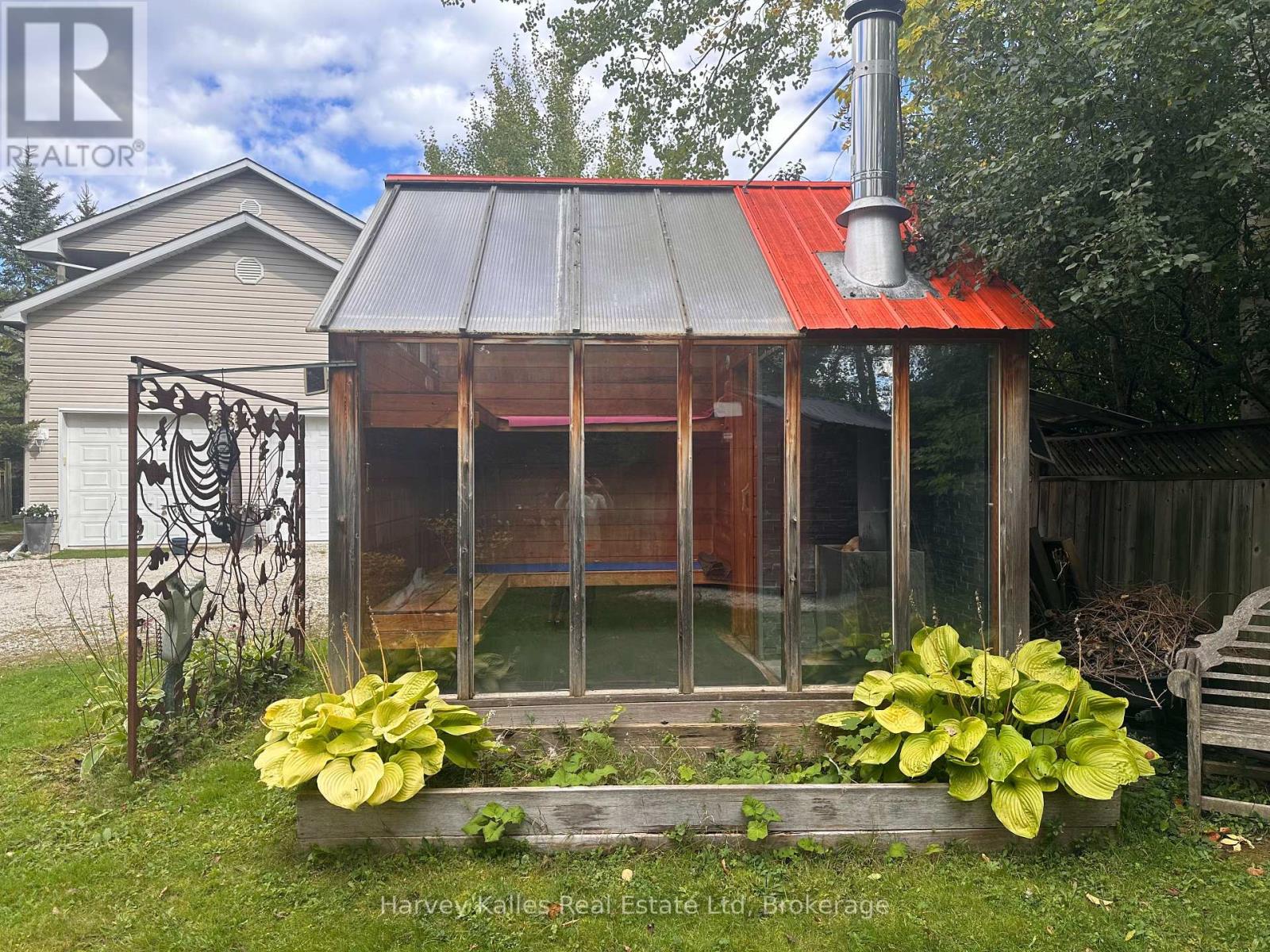 61 Constance Boulevard N Property Photo 25