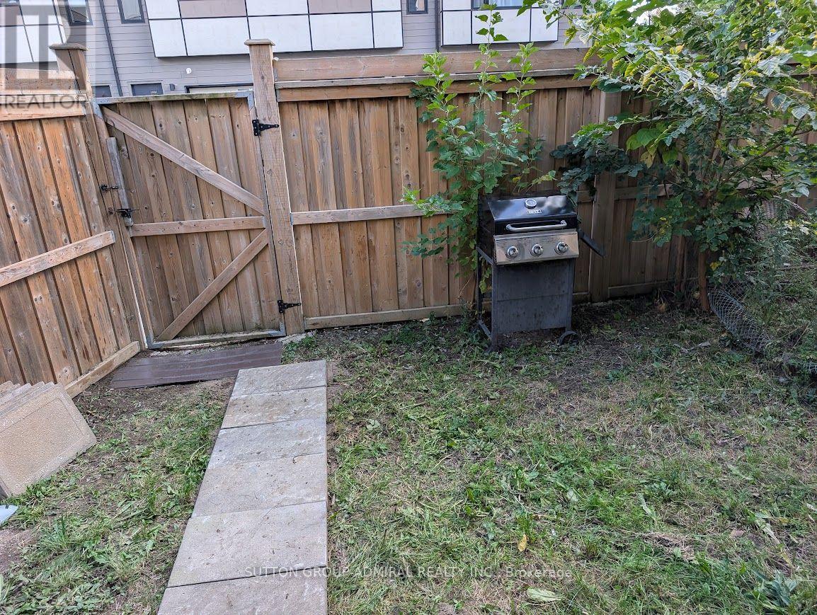 17 - 540 Essa Road Property Photo 11