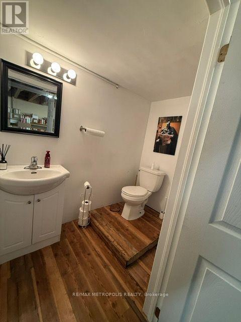 15 Dunlop Street W Property Photo 9