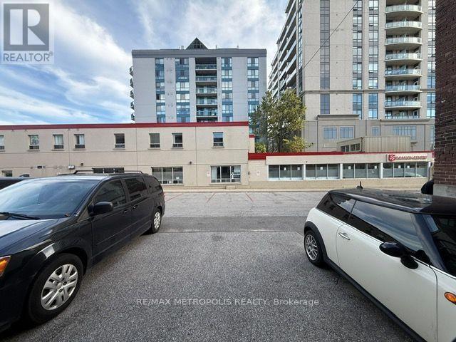 15 Dunlop Street W Property Photo 12