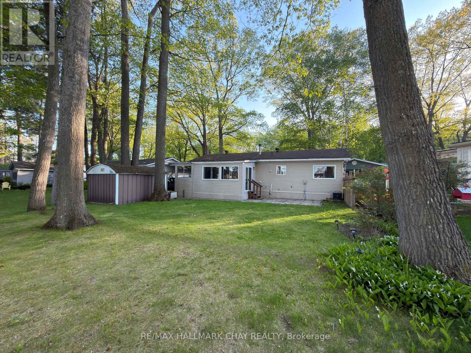 13 Carruthers Street N Property Photo 5