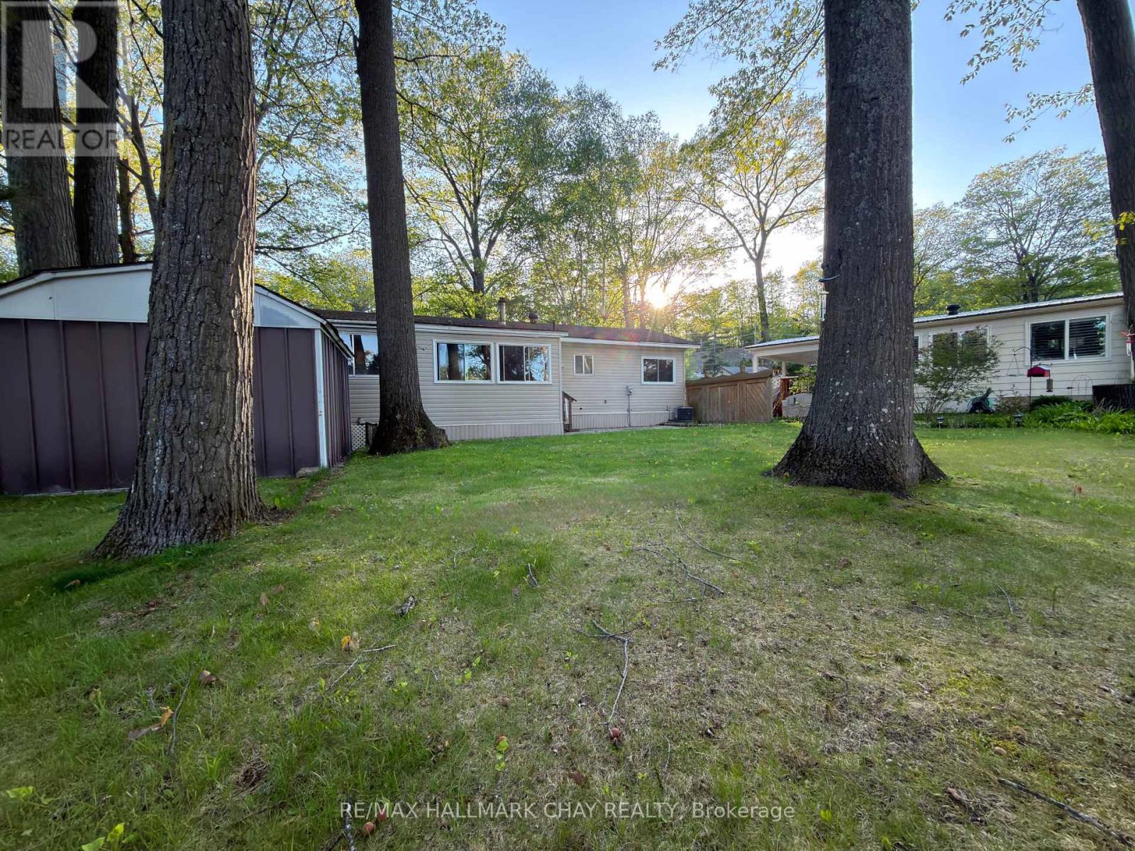 13 Carruthers Street N Property Photo 6