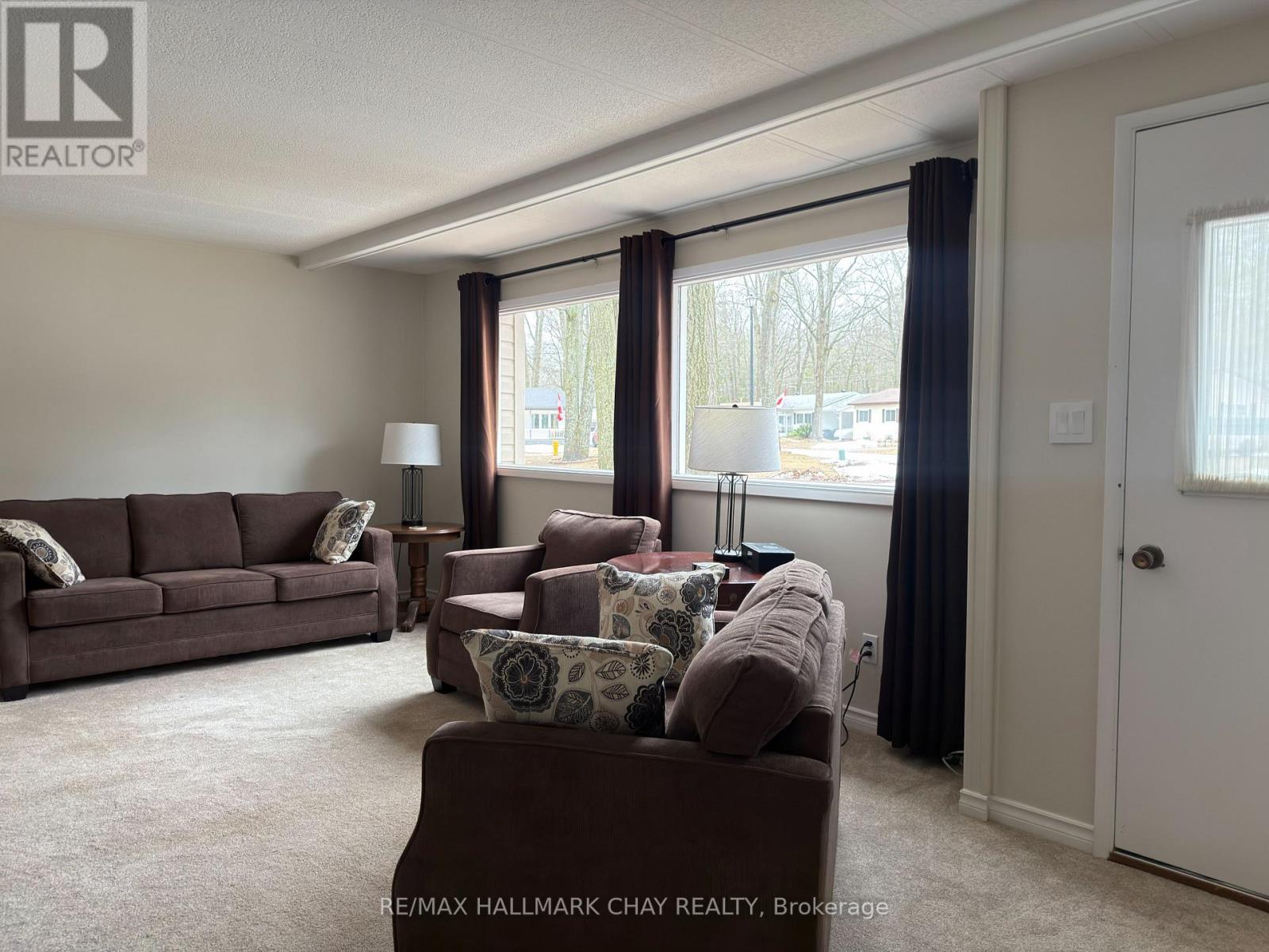 13 Carruthers Street N Property Photo 7