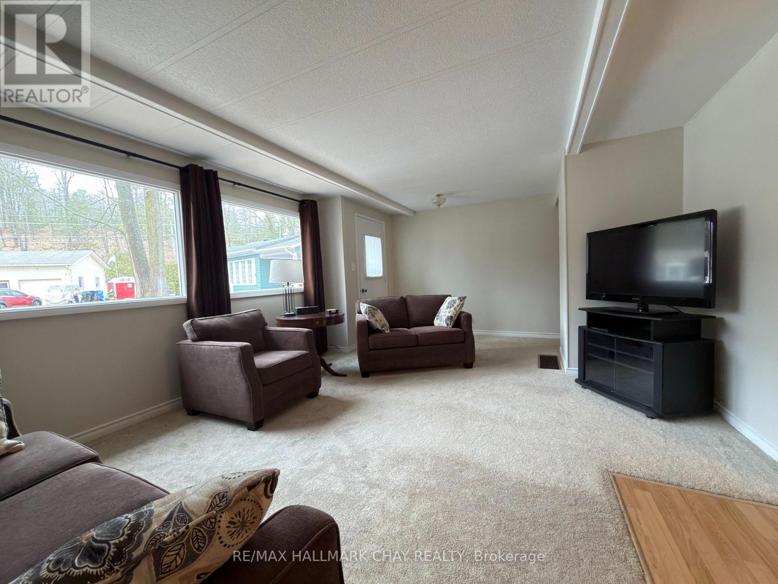13 Carruthers Street N Property Photo 8