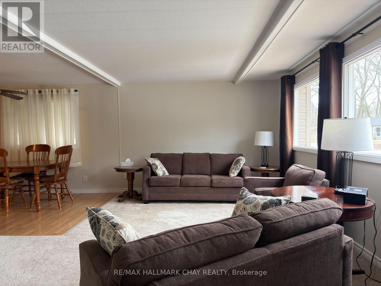 13 Carruthers Street N Property Photo 9