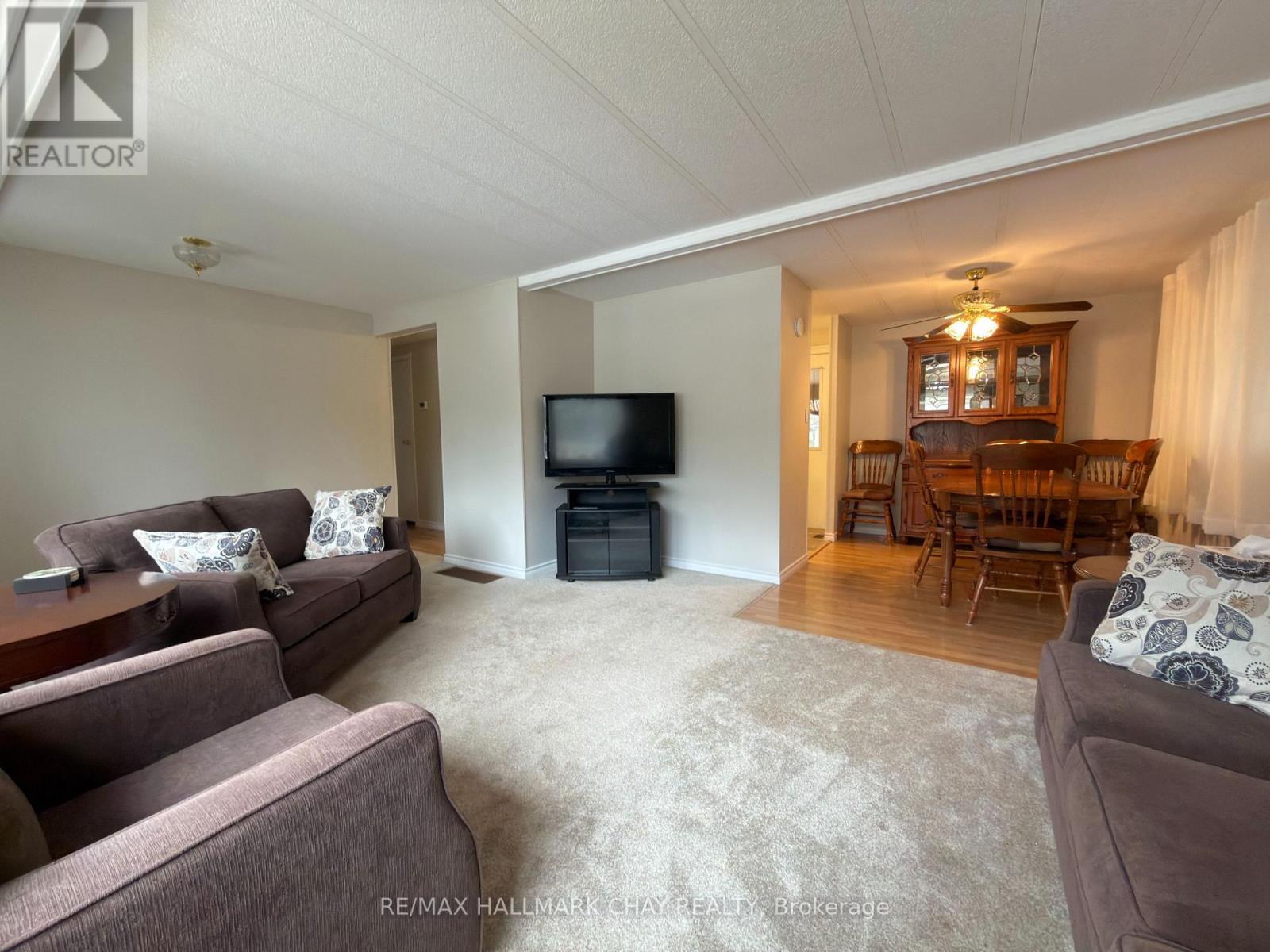 13 Carruthers Street N Property Photo 10