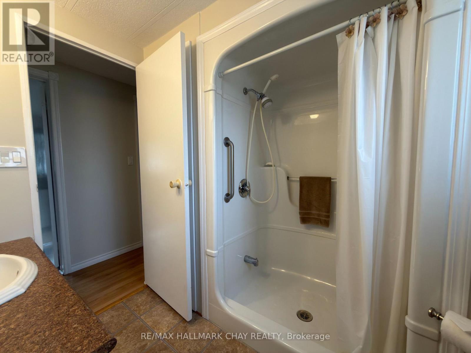 13 Carruthers Street N Property Photo 24