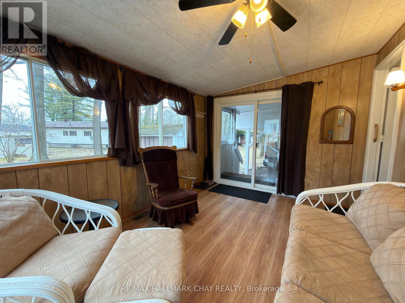 13 Carruthers Street N Property Photo 26