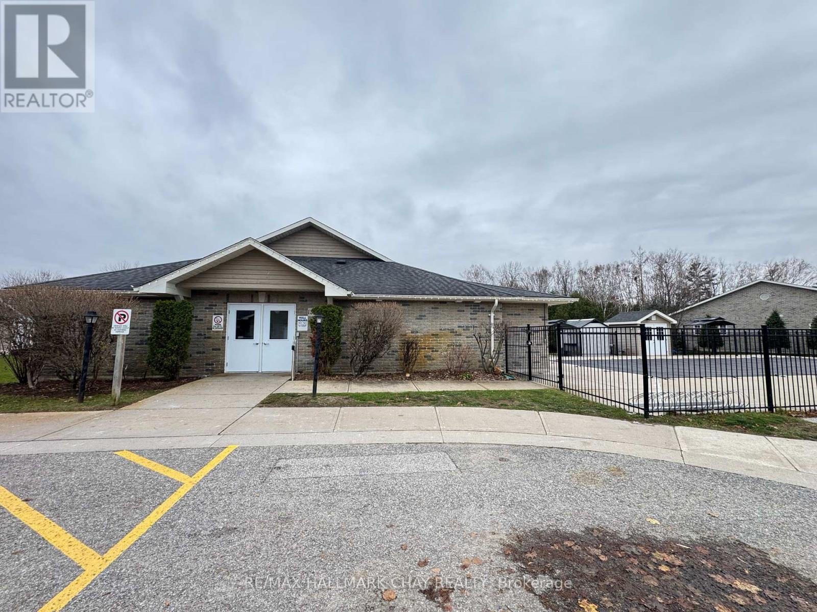 13 Carruthers Street N Property Photo 33