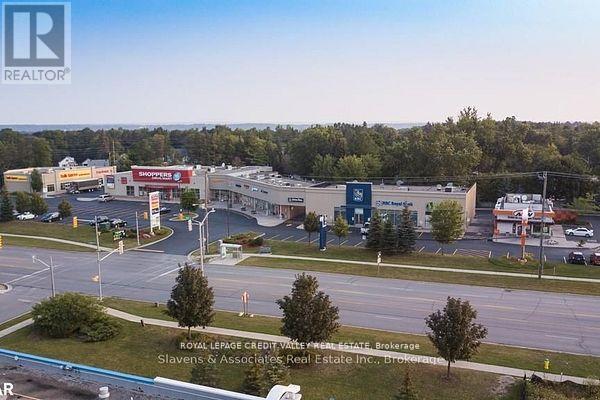 1b2 - 649 Yonge Street Property Photo 2