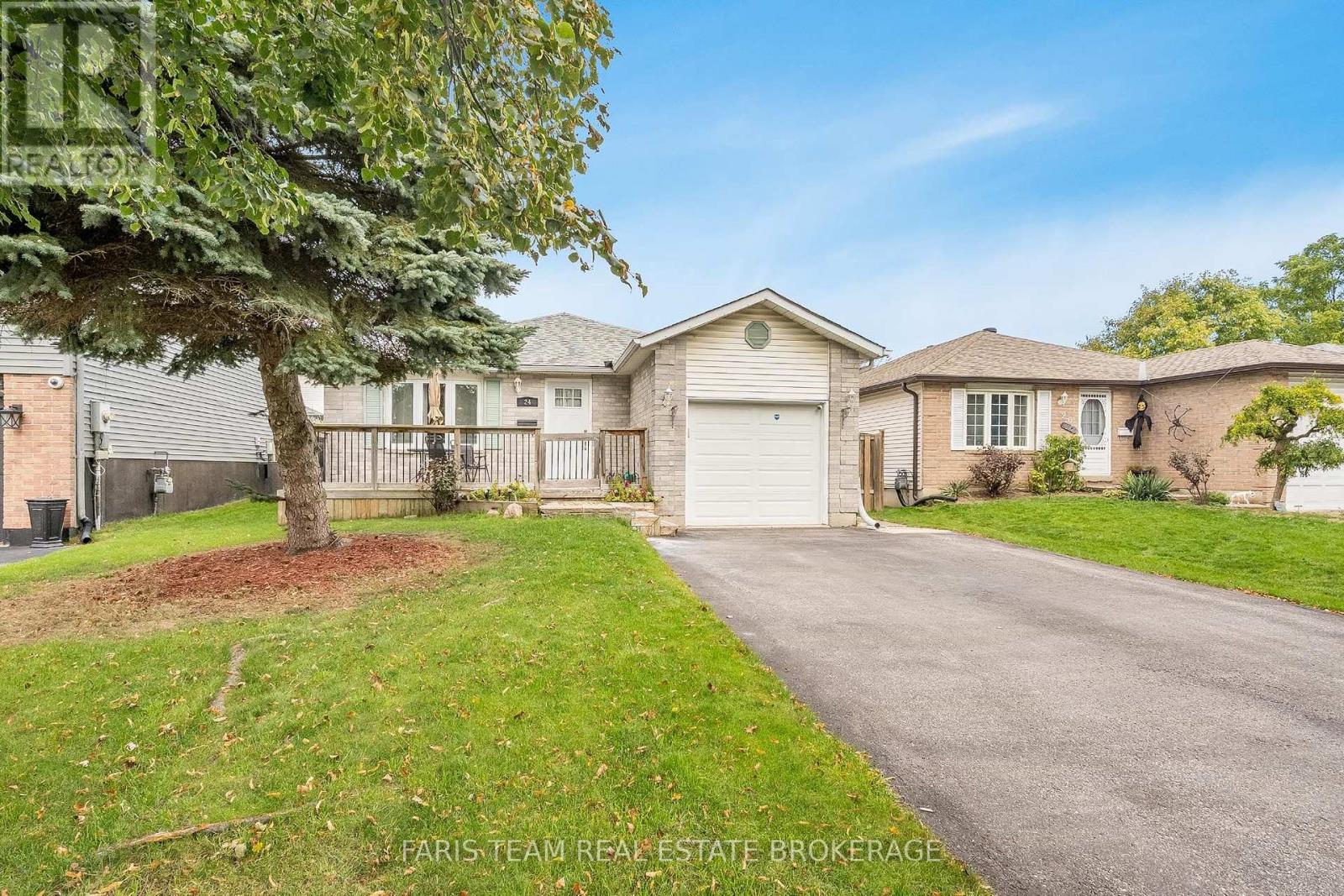 24 Laurie Crescent Property Photo 2