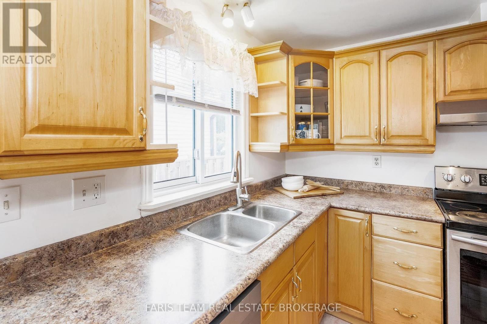 24 Laurie Crescent Property Photo 7