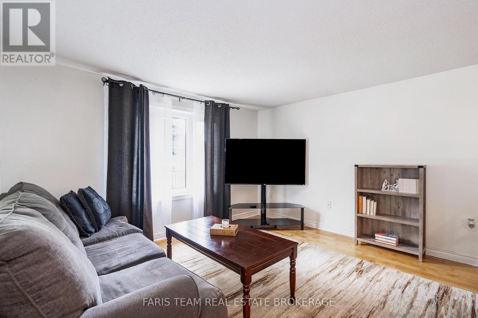 24 Laurie Crescent Property Photo 14