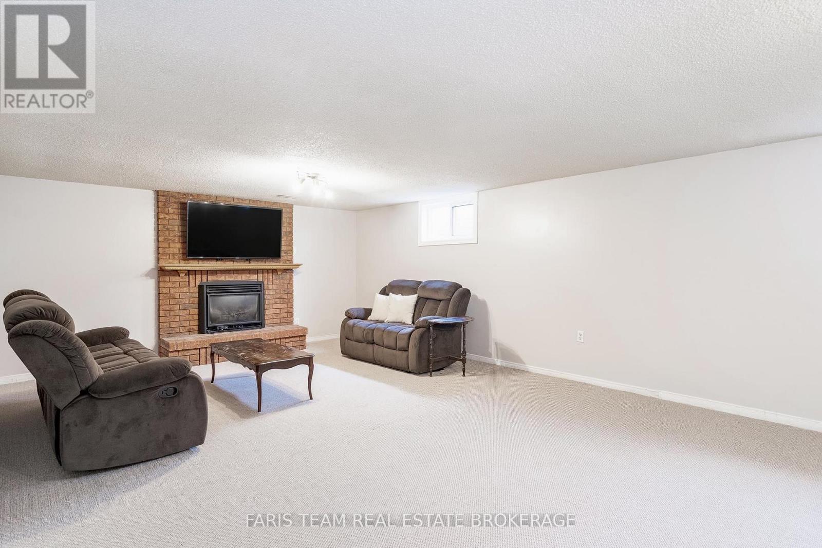 24 Laurie Crescent Property Photo 22