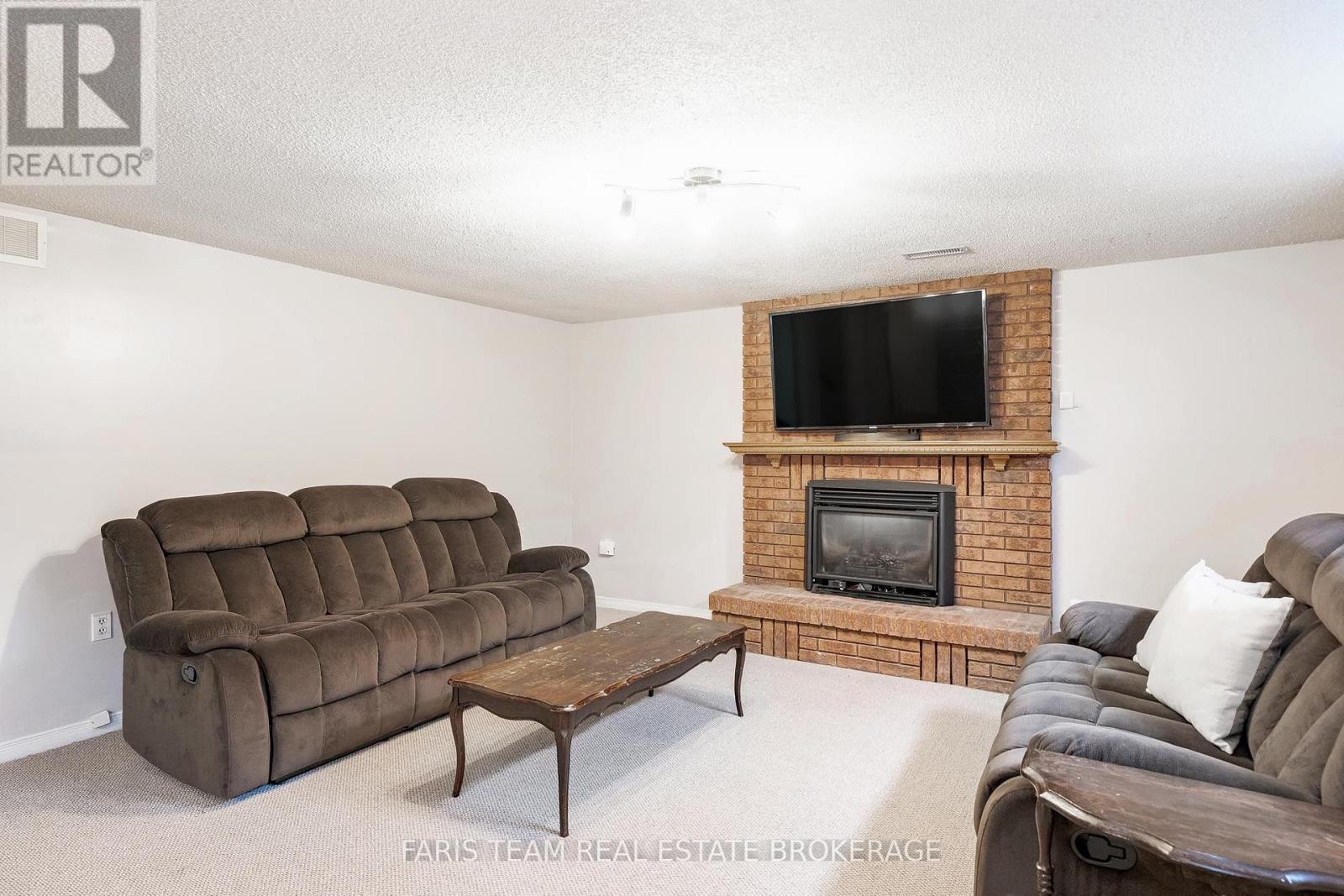 24 Laurie Crescent Property Photo 23