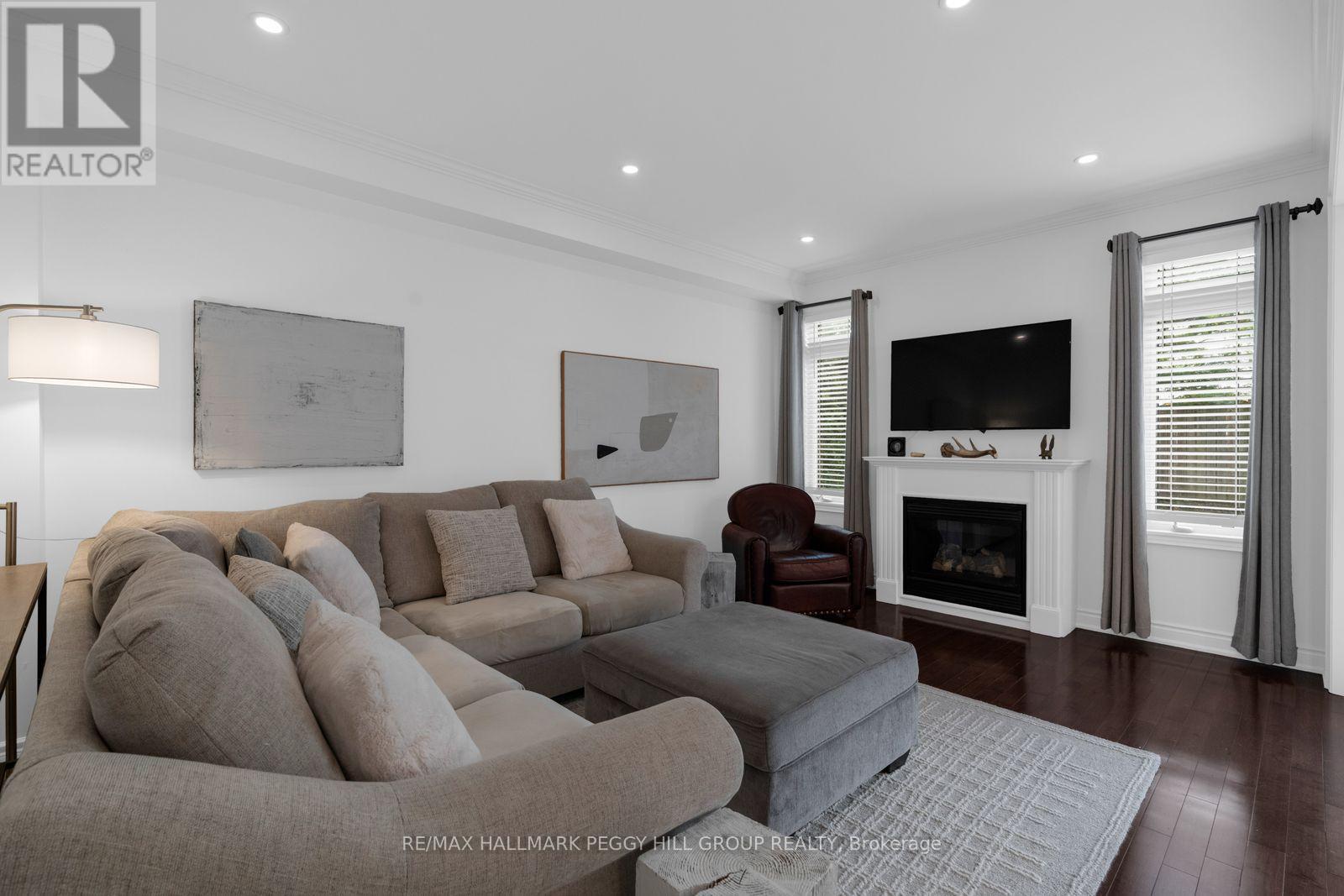 53 Tudor Crescent Property Photo 6