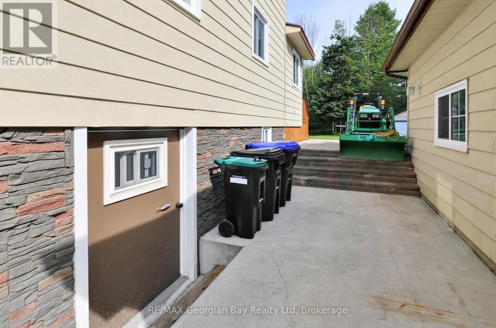 4 Moore Avenue Property Photo 32