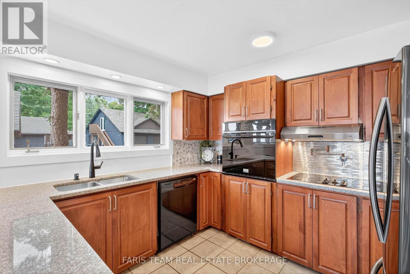 238 Robins Point Road Property Photo 9