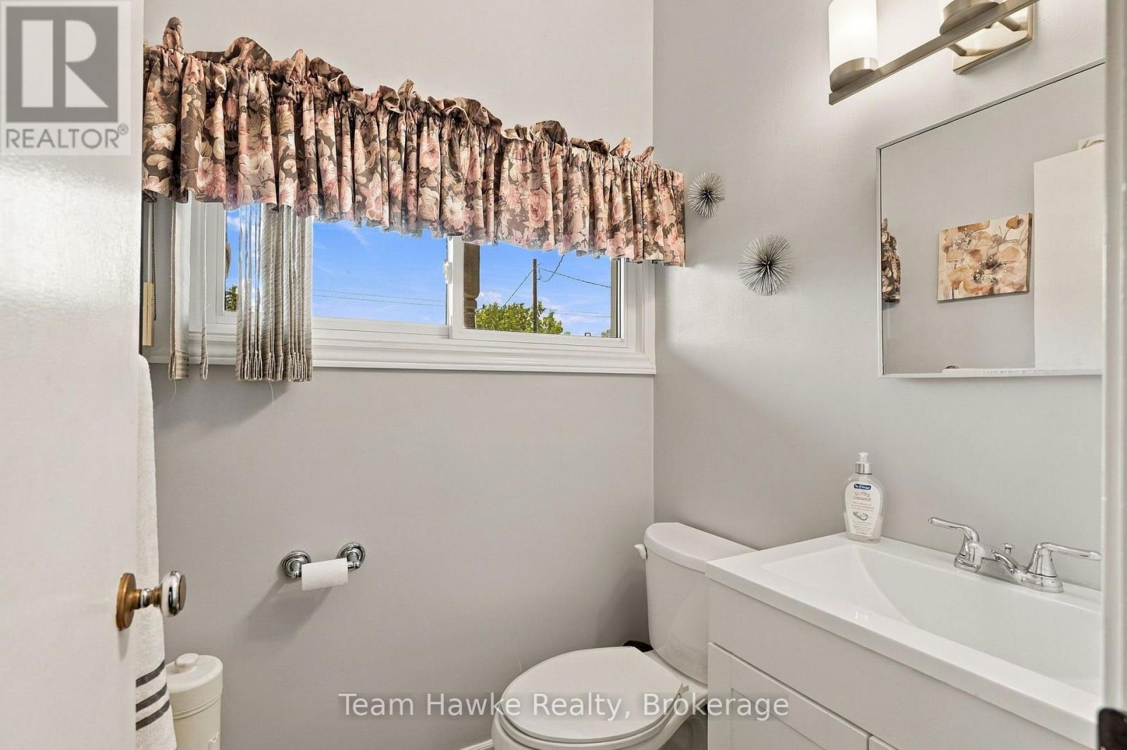 385 Lafontaine Road W Property Photo 10