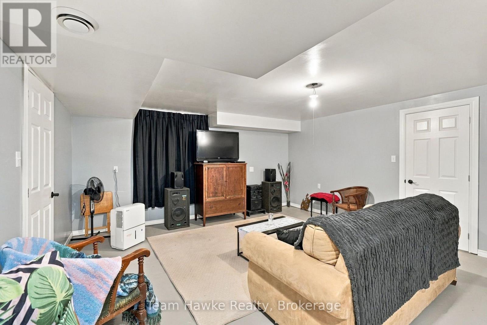 385 Lafontaine Road W Property Photo 24
