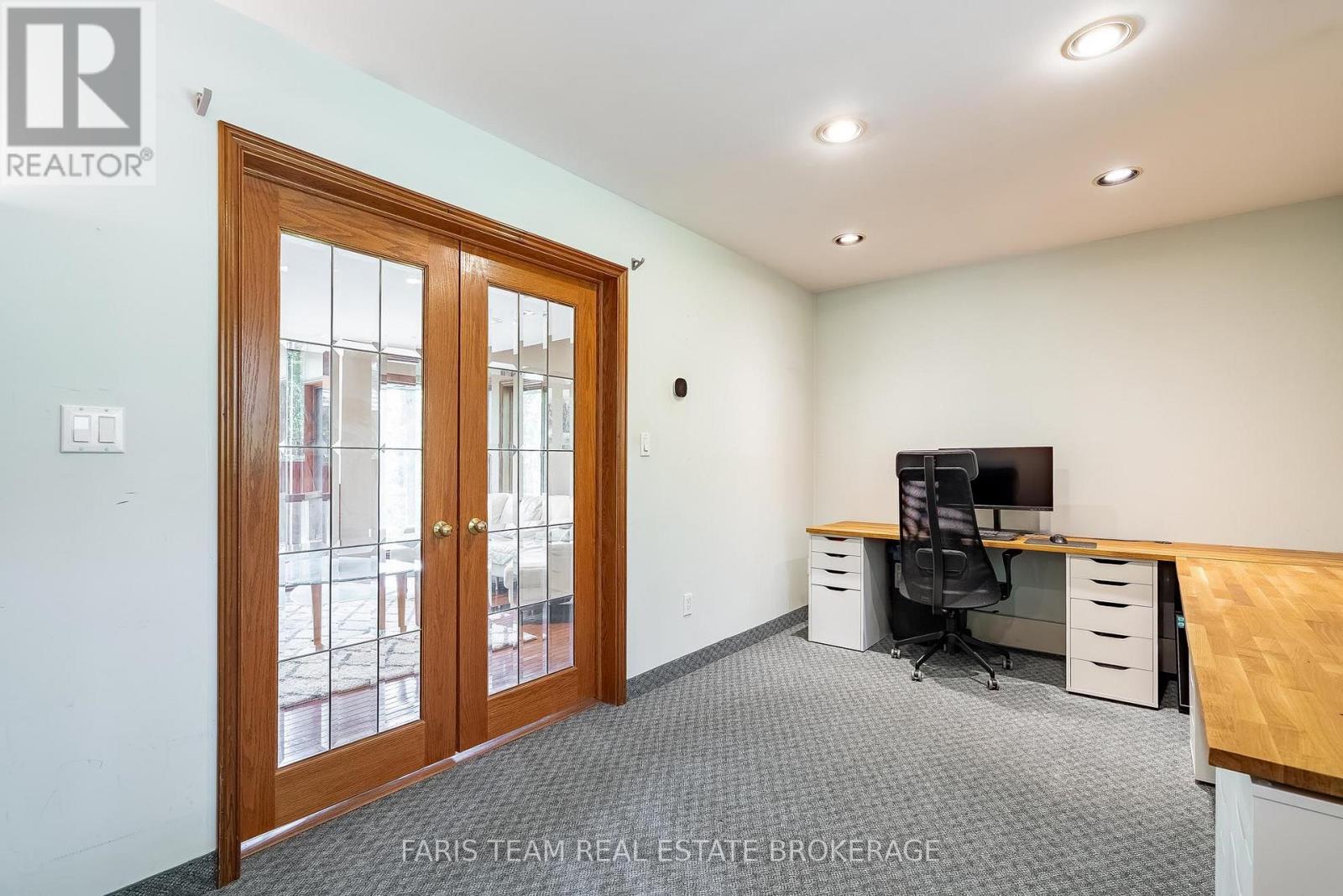 15 Scottdale Drive Property Photo 19