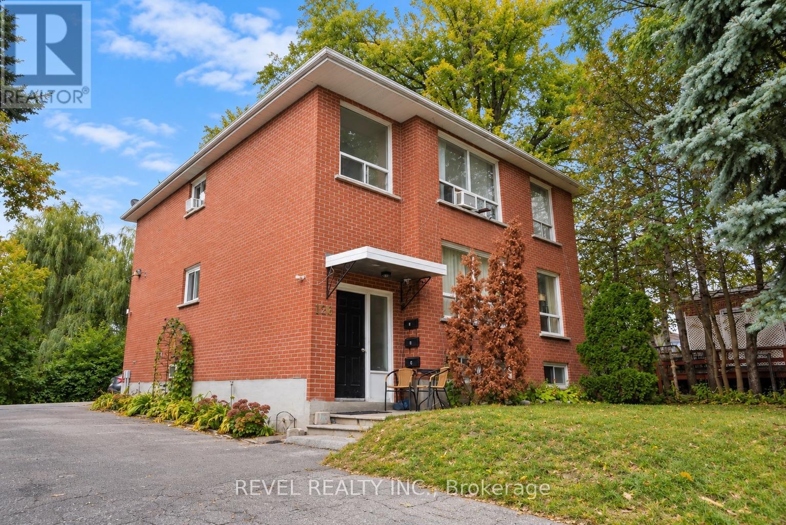 138 Innisfil Street Property Photo 1