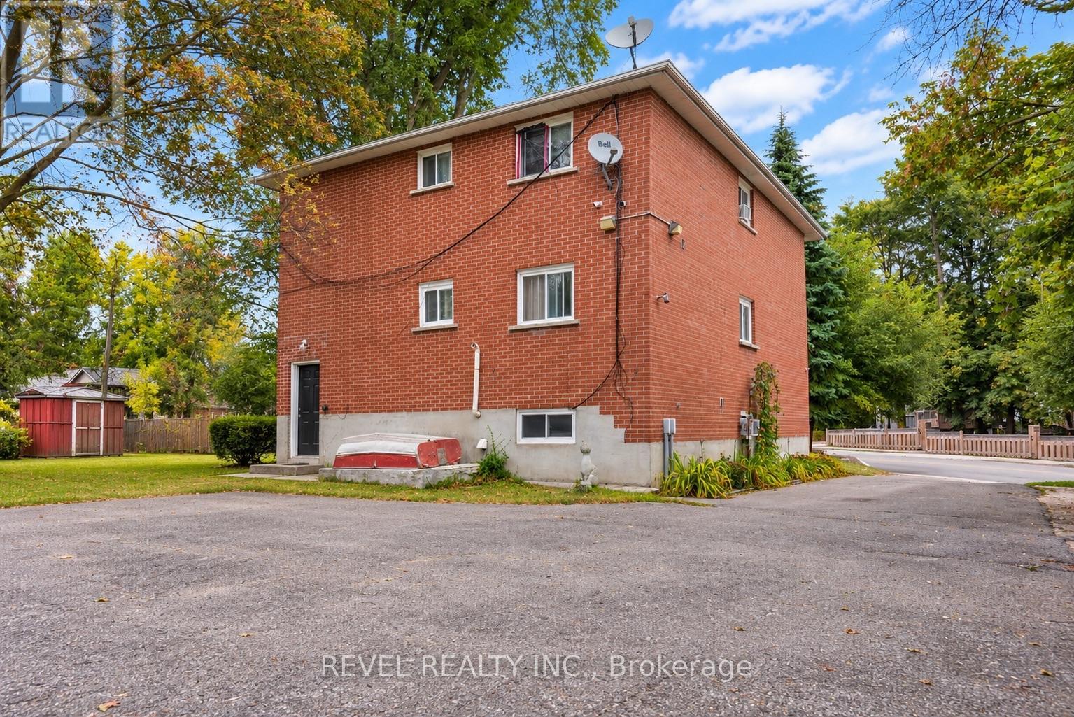 138 Innisfil Street Property Photo 7