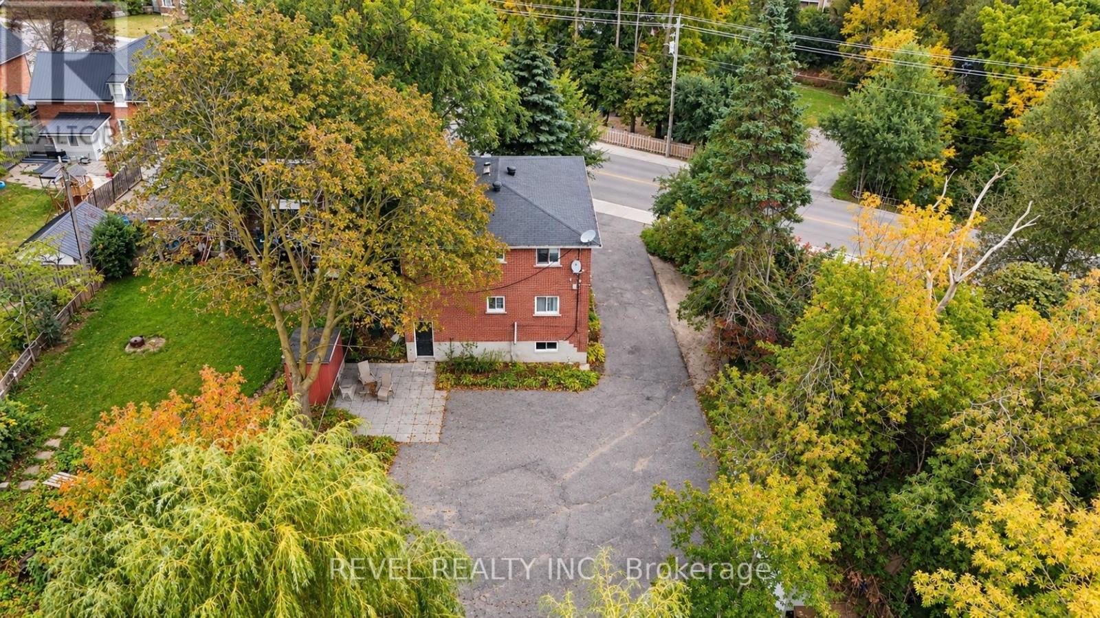 138 Innisfil Street Property Photo 8