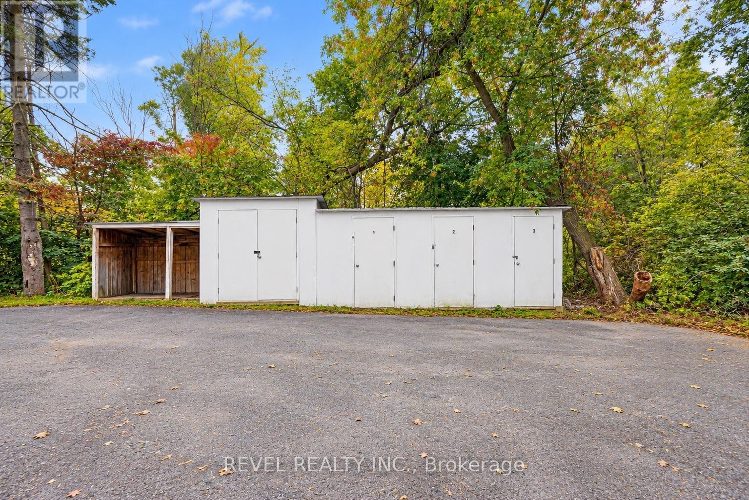 138 Innisfil Street Property Photo 11